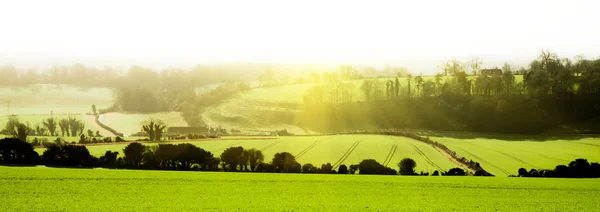 Paisaje inglés vista panamorica a través de campos con salida del sol — Foto de Stock