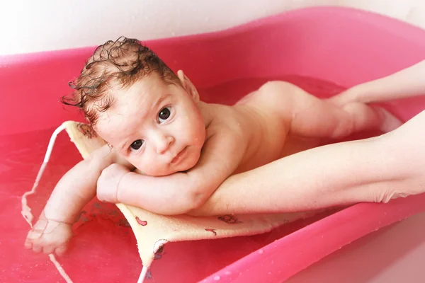 Miminko se koupe — Stock fotografie