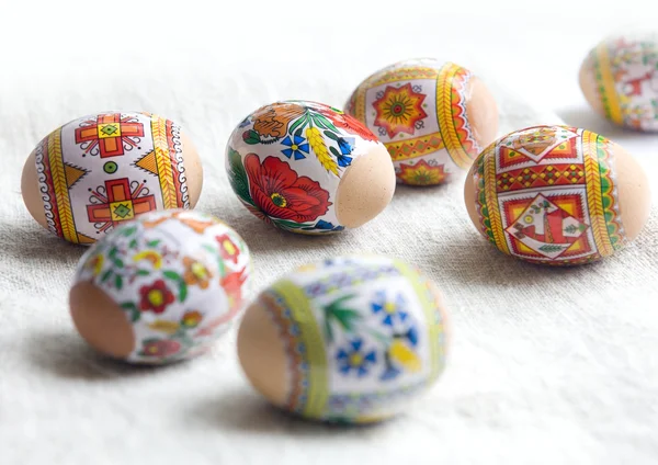 Havlu üzerinde Paskalya yortusu yumurta — Stok fotoğraf
