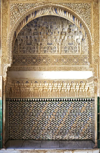アルハンブラ宮殿のアーチ — ストック写真