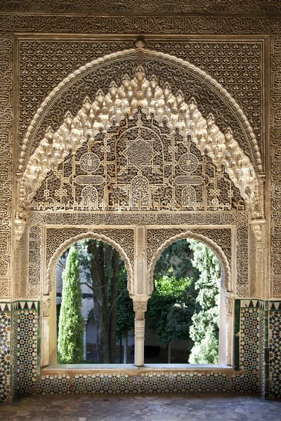 Alhambra windows — Stockfoto