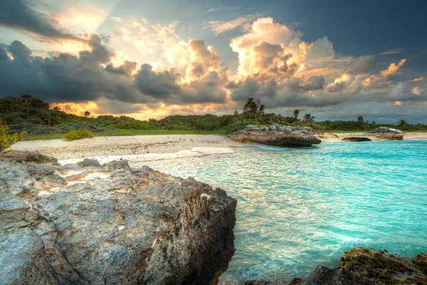 Incredibile tramonto al Mar dei Caraibi — Foto Stock