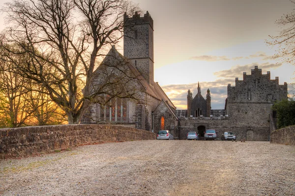 Adare abbey gün batımında — Stok fotoğraf