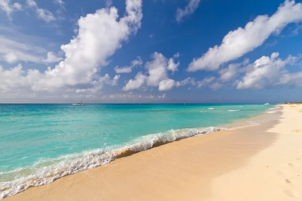Idyllischer Strand der Karibik — Stockfoto