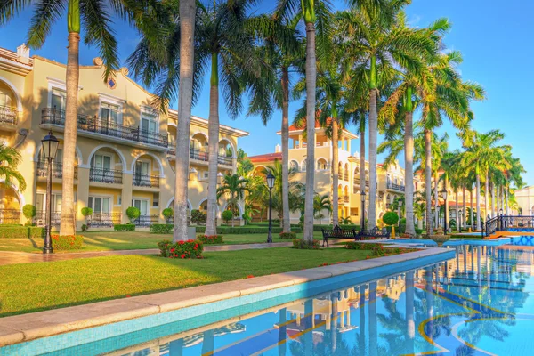Luxury tropical resort — Stock Photo, Image