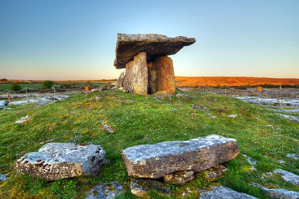 5 000 years old Polnabrone Dolmen in Burren — Stock Photo, Image