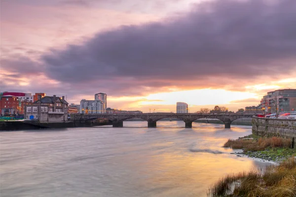 Limerick Stadt bei Sonnenuntergang — Stockfoto