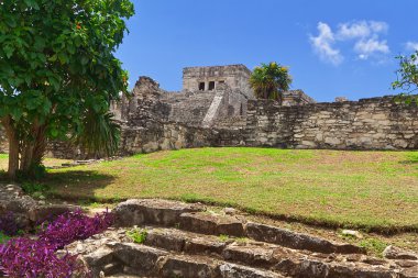 Piramit el castillo tulum