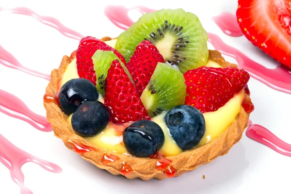 Заварний пиріг зі свіжими фруктами — стокове фото
