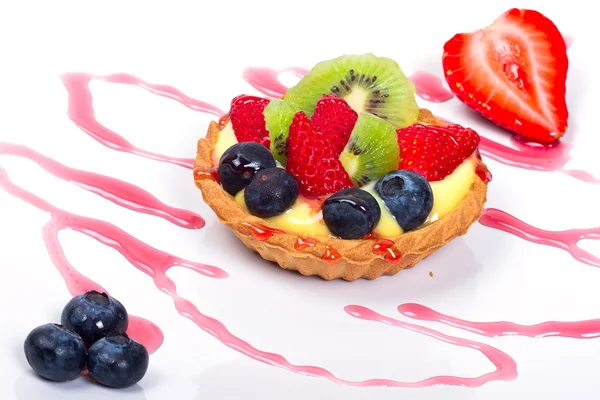 Torta de creme com frutas frescas — Fotografia de Stock