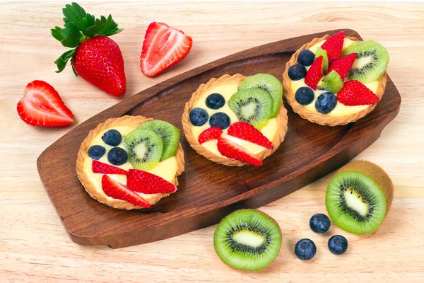 Vla taart met vers fruit — Stockfoto