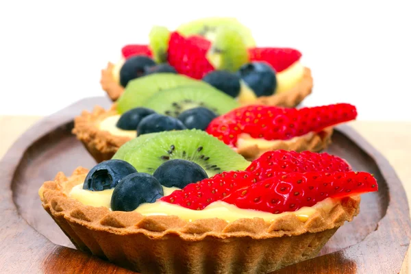 Custard tart with fresh fruits — Stock Photo, Image