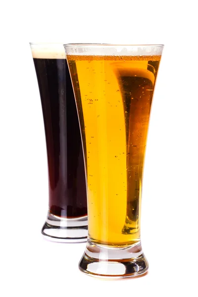 Glazen lager en donker bier — Stockfoto