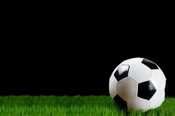 Pallone da calcio sull'erba — Foto Stock