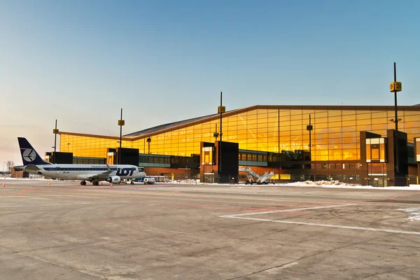Новий сучасний термінал в Гданську — стокове фото