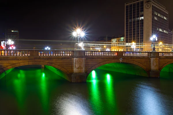 晚上在都柏林桥 — 图库照片