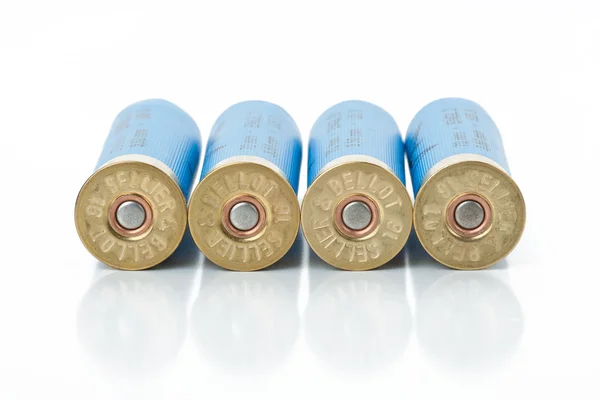 Geïsoleerde shotgun shells — Stockfoto