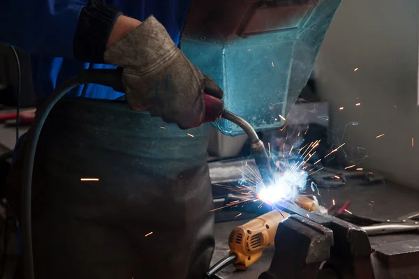 Welding steel and sparks — Stock Photo, Image