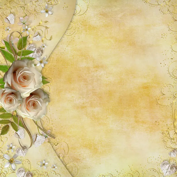 Zlatý blahopřání s krásnou růží, papírové srdce, stuha — Stock fotografie
