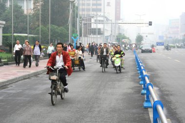 özel hat için bicyles, pedicabs çok şeritli yolda, Çin