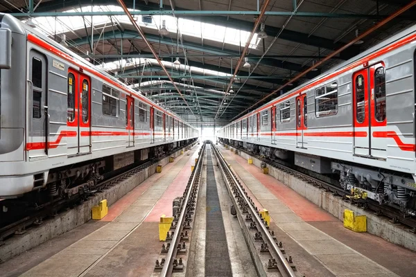 Vlaky metra ve Skladišti Hostivar, Praha, Česká republika — Stock fotografie