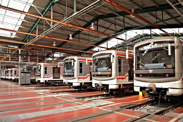 Tunnelbanetåg i Depot Hostivar, Prag, Tjeckien — Stockfoto