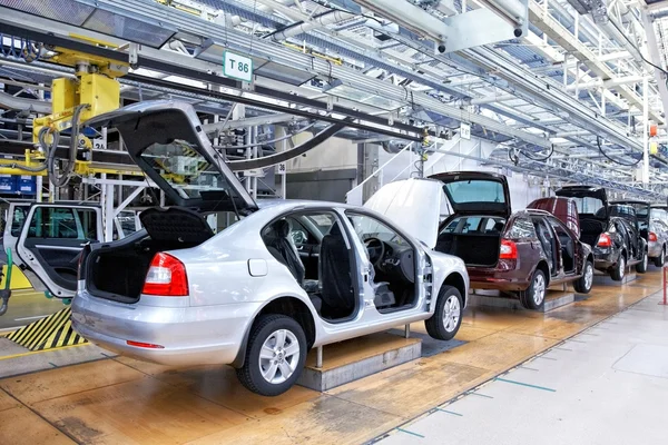 Cars in a row at car plant — Stock Photo, Image