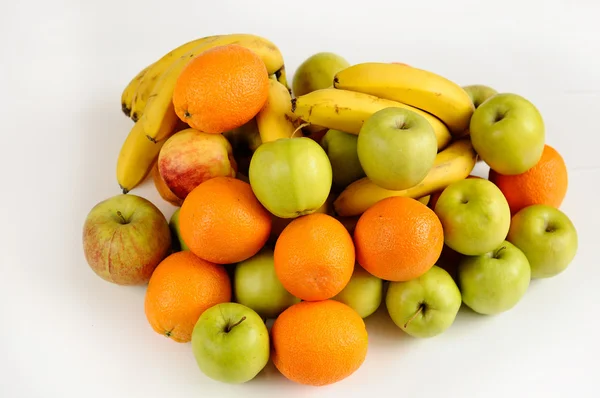 Naranjas frescas, manzanas y plátanos — Foto de Stock
