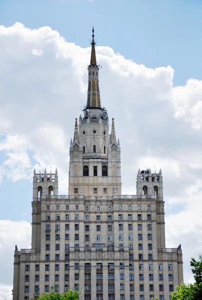 在 barricadnaya，莫斯科，俄罗斯的斯大林主义摩天大楼 — 图库照片