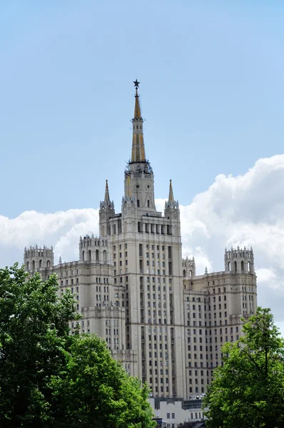 Il grattacielo stalinista a Barricadnaya, Mosca, Russia — Foto Stock