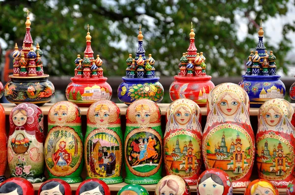 Продажа сувениров на Воробьевых горах в Москве — стоковое фото