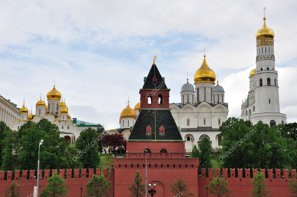 Churches the Moscow Kremlin and Taynitskaya tower, Russia