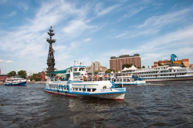 Moskova Nehri üzerinde gemi. Rusya