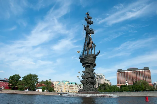 The monument to Czar Peter the Great in Moscow, landmark — Stock Photo, Image