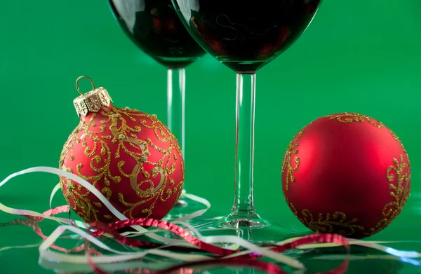New Year's still life - glasses of wine and Christmas balls — Stock Photo, Image