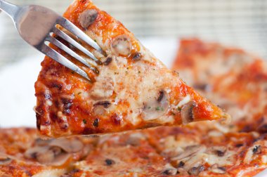 lezzetli İtalyan pizza mantar ile