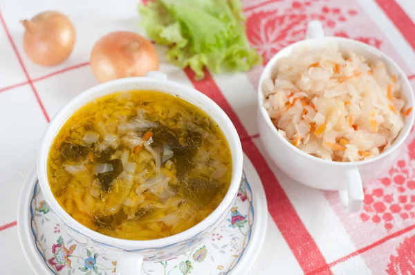 Російським національним блюдом - Квашена капуста суп — стокове фото
