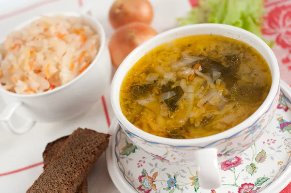 Rus ulusal çanak - lahana çorbası — Stok fotoğraf
