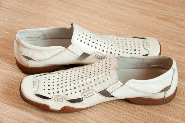 Beautiful and stylish white shoes for men — Stock Photo, Image