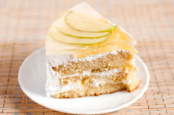 De cake van het fruit met ananas en apple — Stockfoto