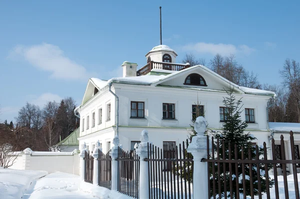 Schloss des großen russischen Dichters des 18. Jahrhunderts - lermontov — Stockfoto
