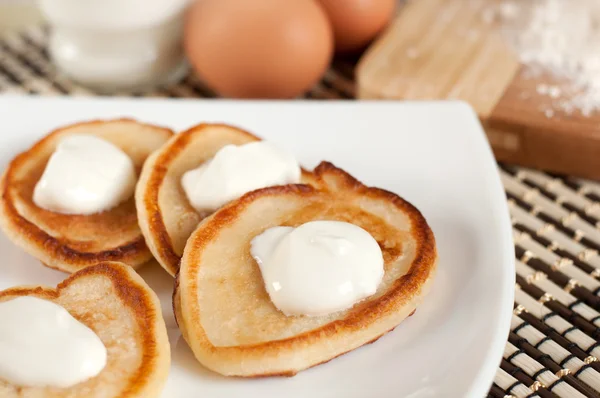 Home pancakes with sour cream, flour and eggs — Stock Photo, Image