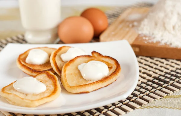 사 우 어 크림, 밀가루와 계란 집 팬케이크 — 스톡 사진