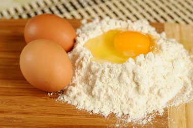 ev-pişmiş yumurta ve un ürünleri