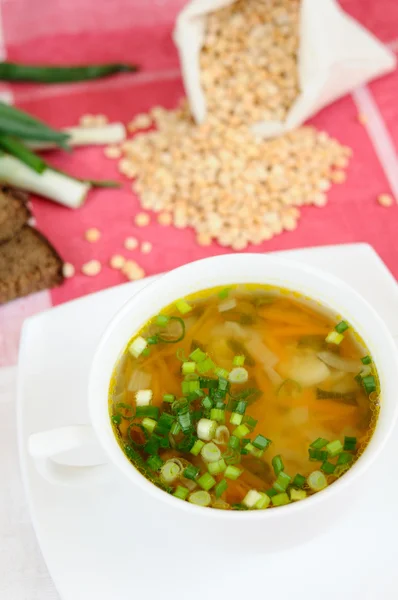 Uma deliciosa sopa de ervilha culinária caseira — Fotografia de Stock