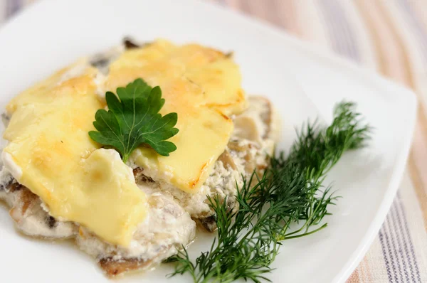Köstliche Pilze mit Käse — Stockfoto