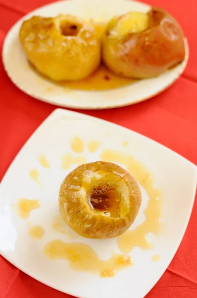 Baked apples with honey — Stock Photo, Image