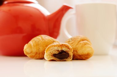 Mini croissants with chocolate filling