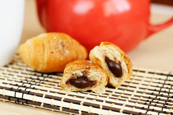 Mini croissant, csokis töltelékkel — Stock Fotó