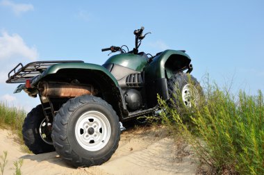 kum üzerinde Quad Bisiklet